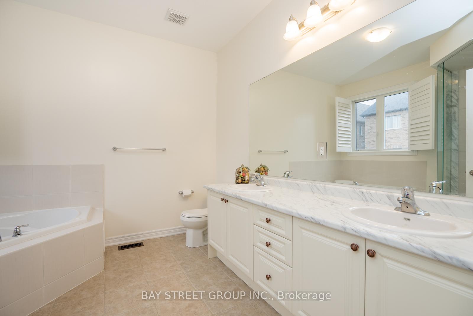 Photo 13 of 27 Hubner Avenue, Markham, Berczy — HOMEH