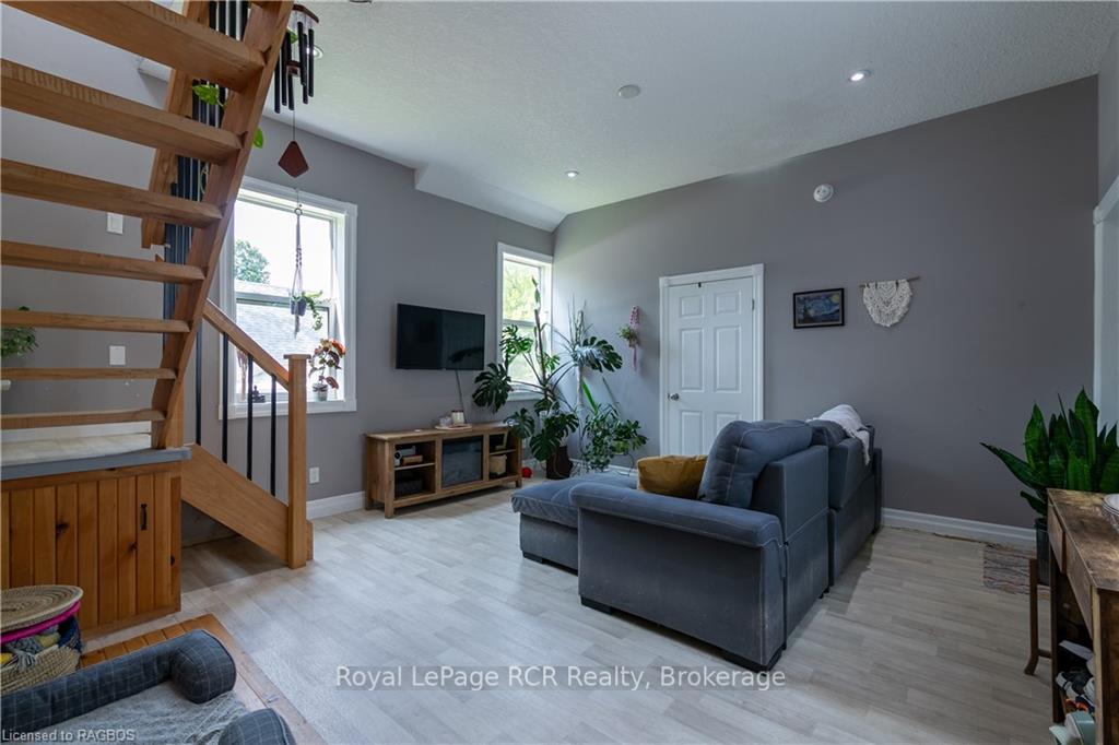 Photo 8 of 424 Royal Street E, North Perth, Listowel — HOMEH