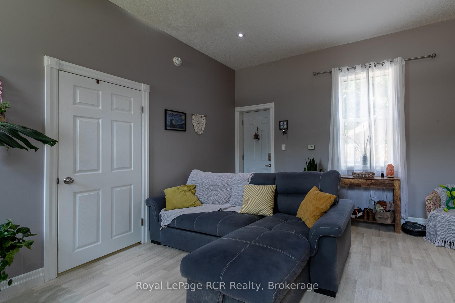 Photo 9 of 424 Royal Street E, North Perth, Listowel — HOMEH