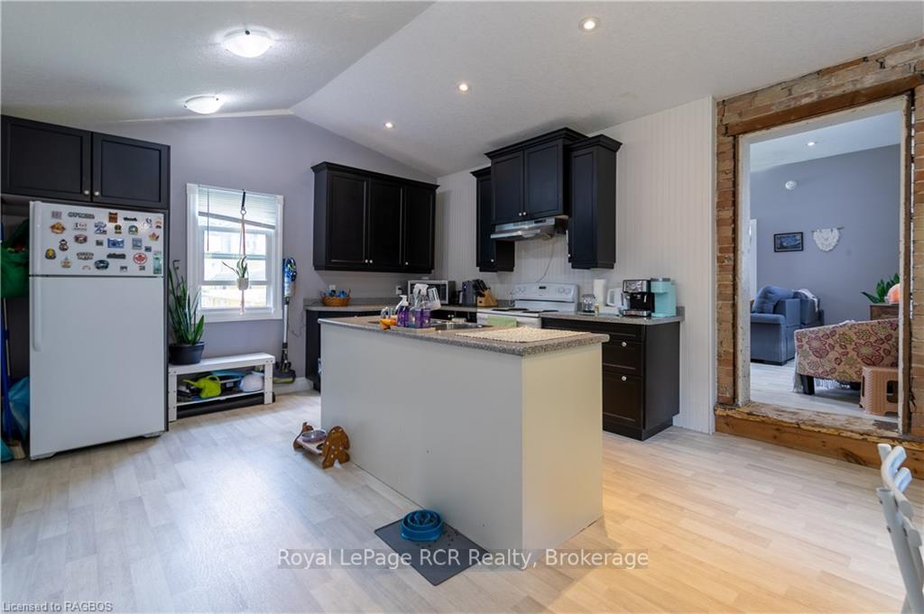 Photo 11 of 424 Royal Street E, North Perth, Listowel — HOMEH