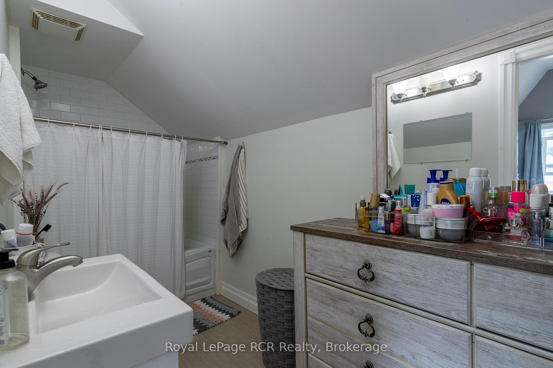 Photo 15 of 424 Royal Street E, North Perth, Listowel — HOMEH