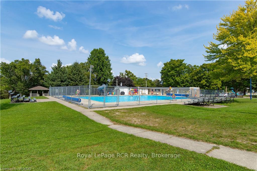 Photo 22 of 424 Royal Street E, North Perth, Listowel — HOMEH