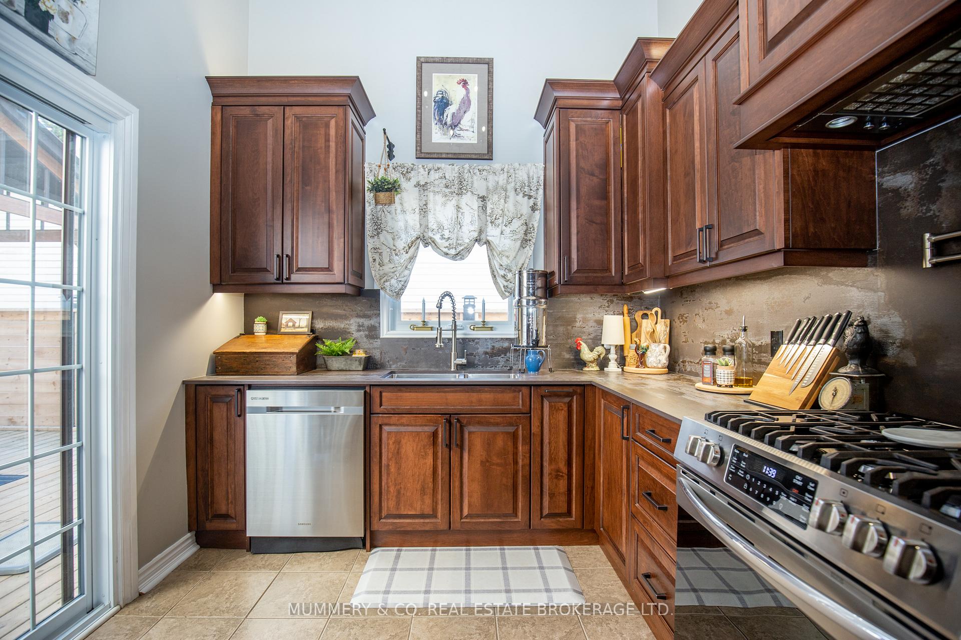 Photo 10 of 51 Leslie Avenue, Norfolk, Port Dover — HOMEH