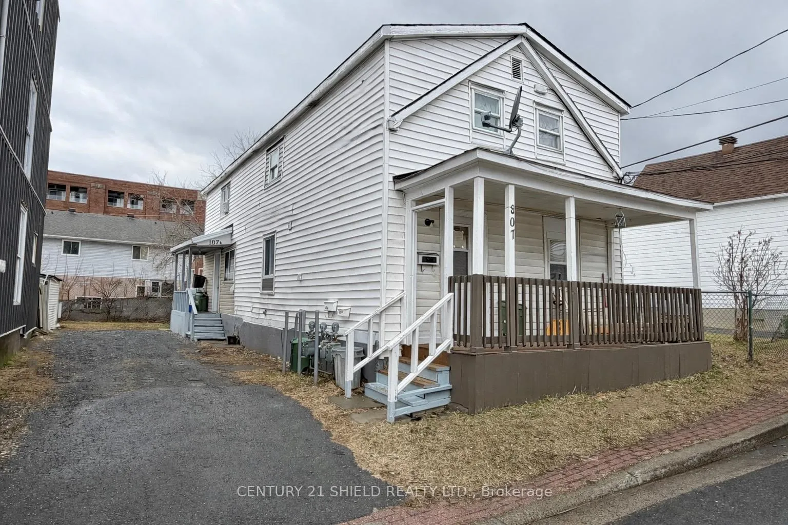Front of Unit 107, 107A, 107B, 107 Prince Arthur Street
