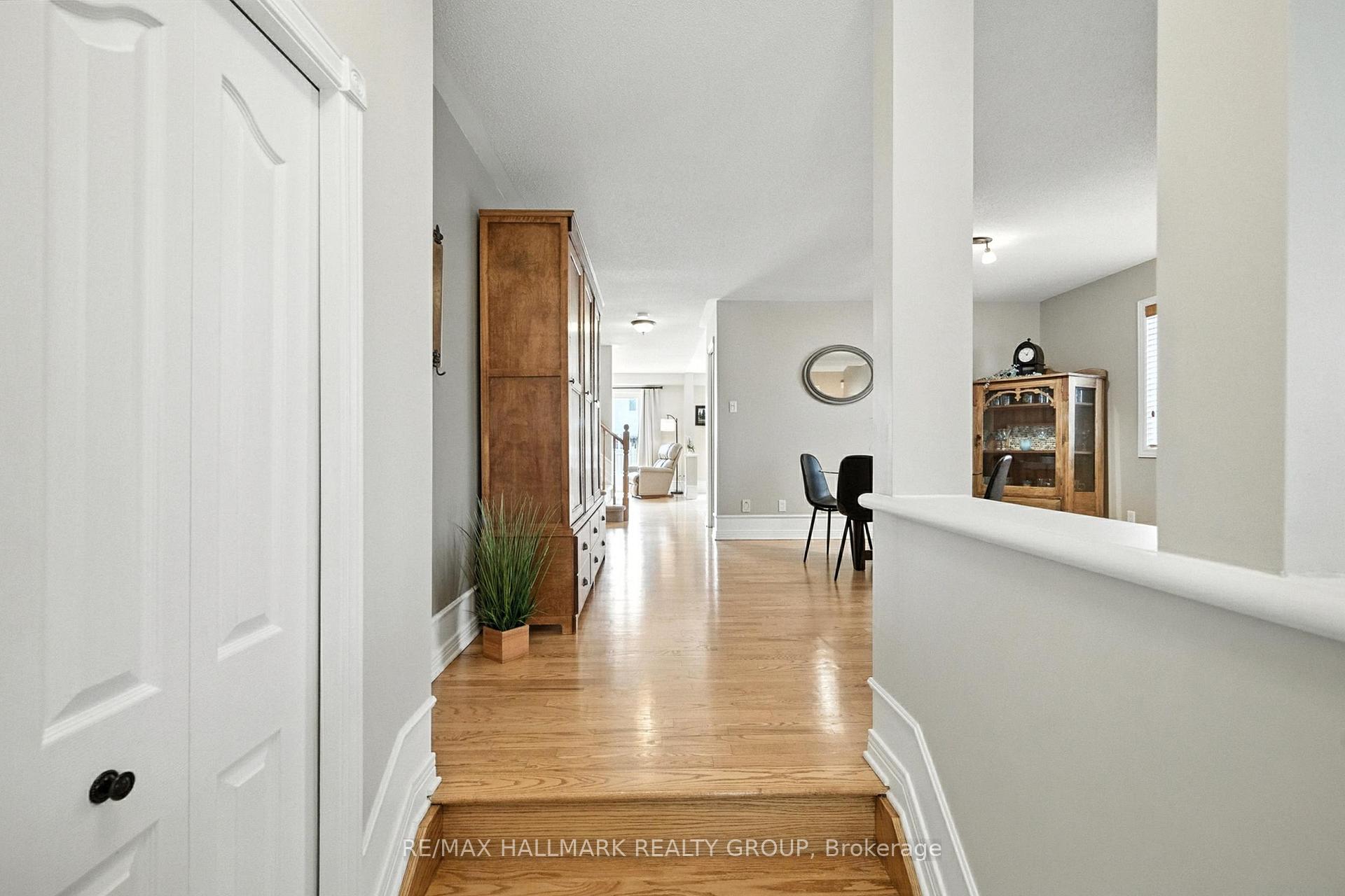 Photo 4 of 2013 Calico Crescent, Ottawa, Notting Hill/Summerside — HOMEH