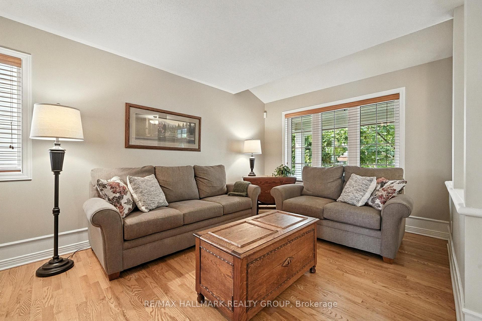 Photo 5 of 2013 Calico Crescent, Ottawa, Notting Hill/Summerside — HOMEH