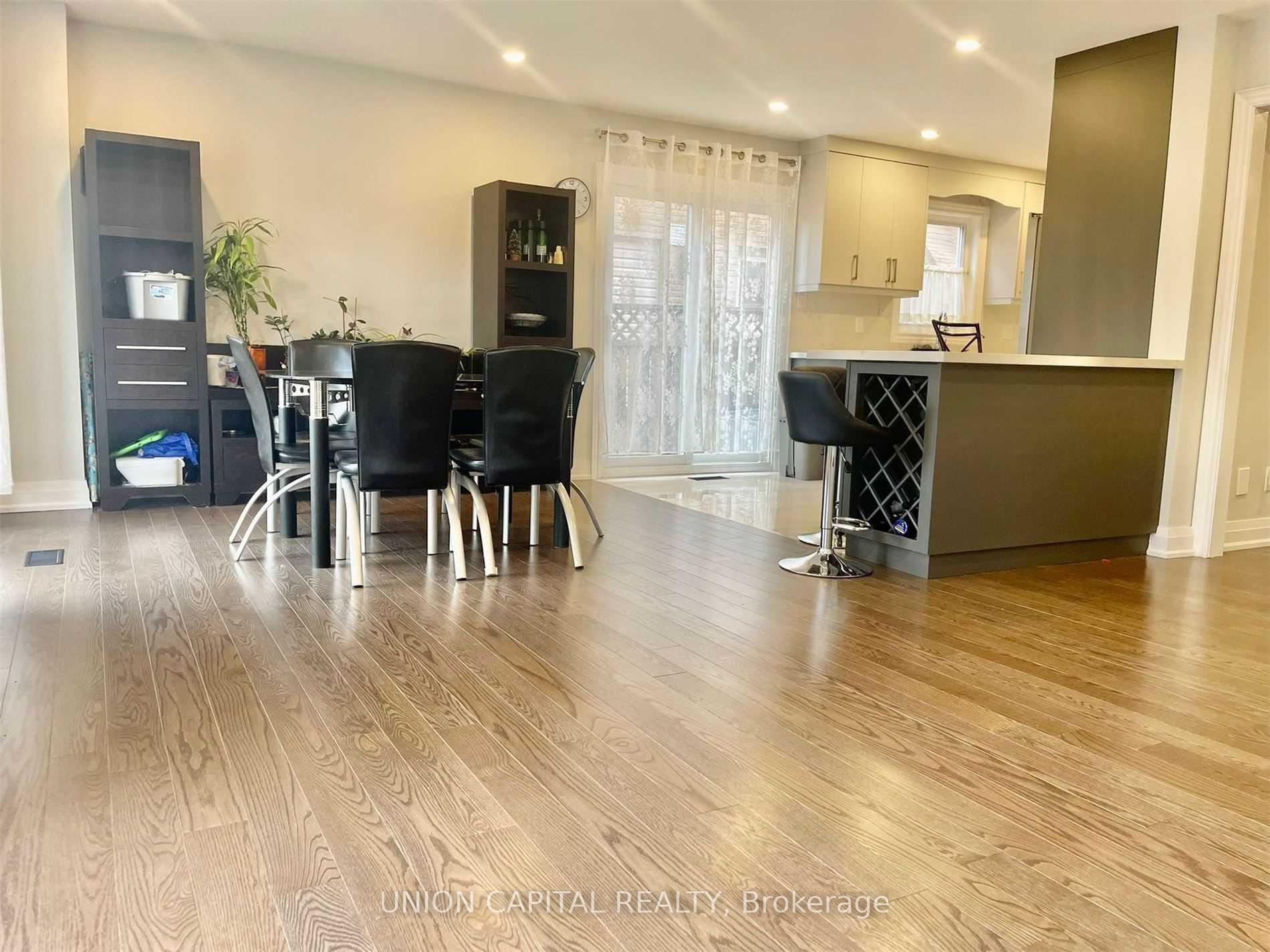 Photo 7 of Unit Upper, 121 Stargell Crescent, Markham, Raymerville — HOMEH