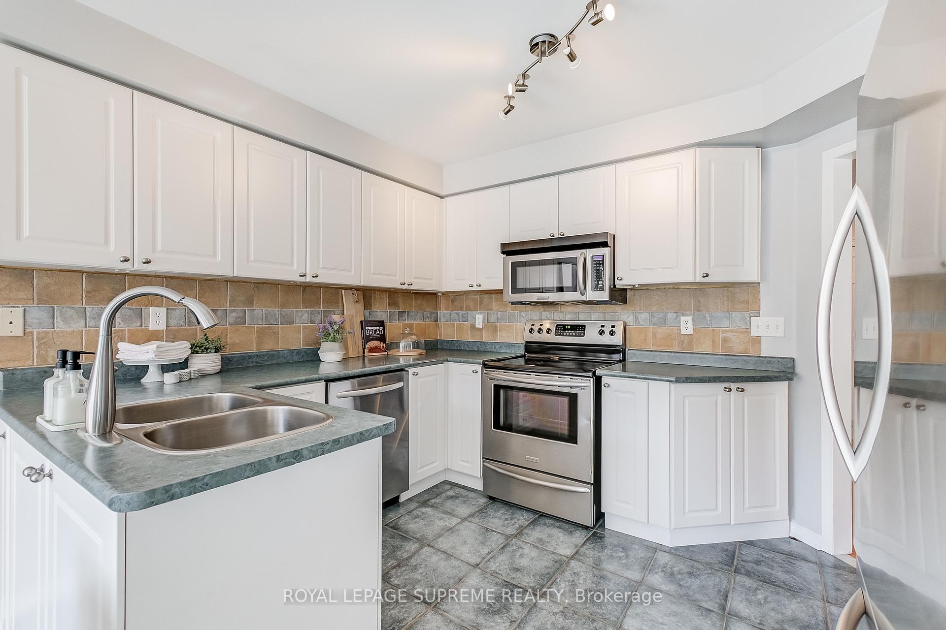 Photo 17 of 29 Gunning Crescent, New Tecumseth, Tottenham — HOMEH