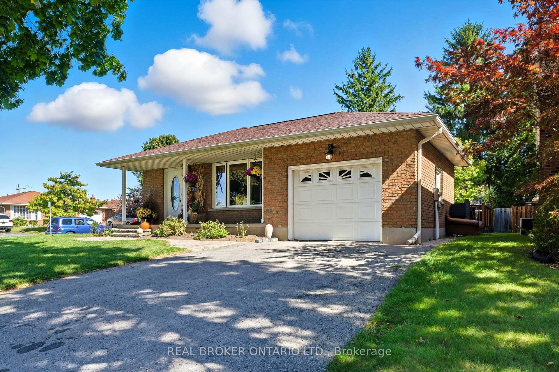 Photo 1 of 39 Carriage Road, Norfolk, Simcoe — HOMEH