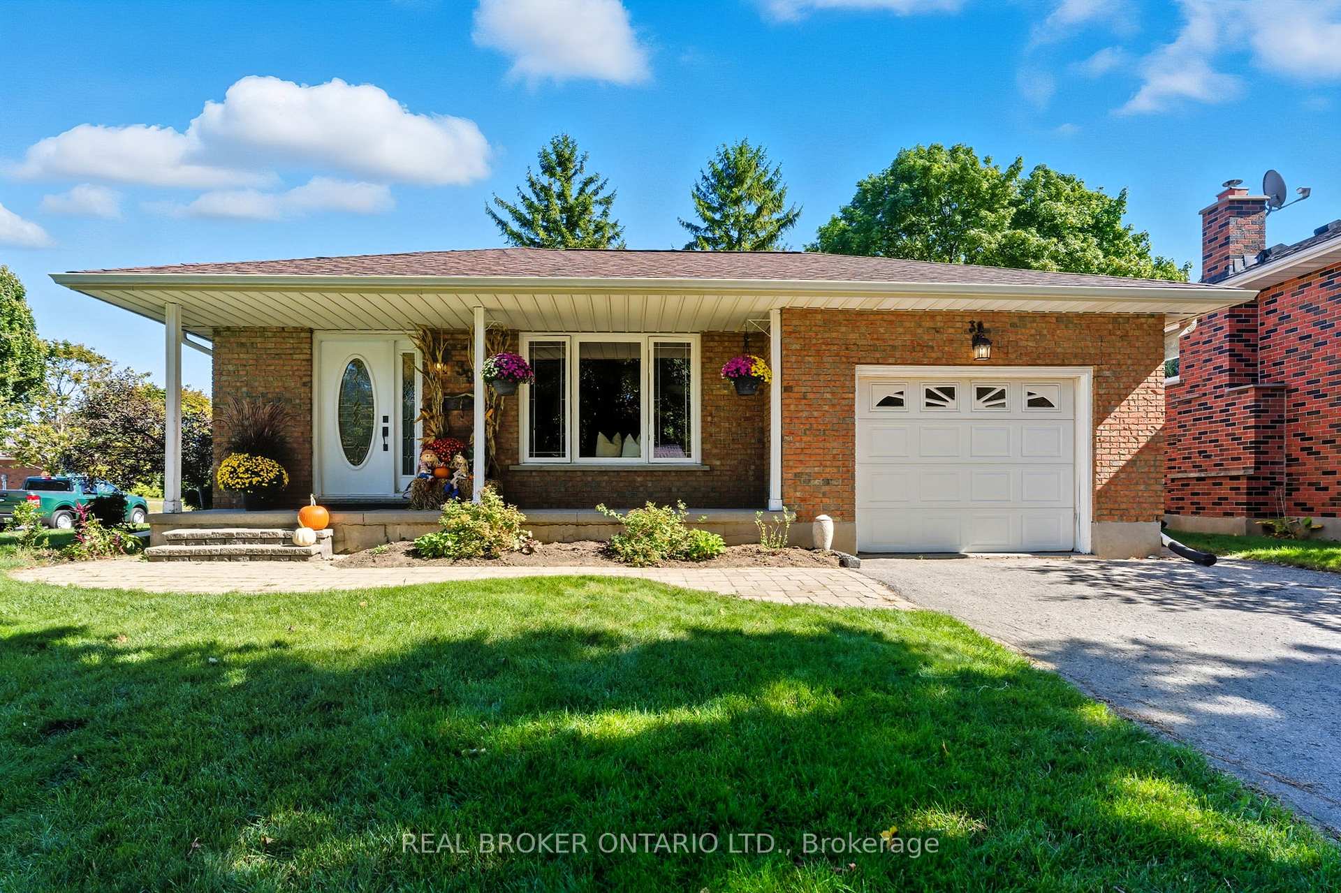 Photo 5 of 39 Carriage Road, Norfolk, Simcoe — HOMEH