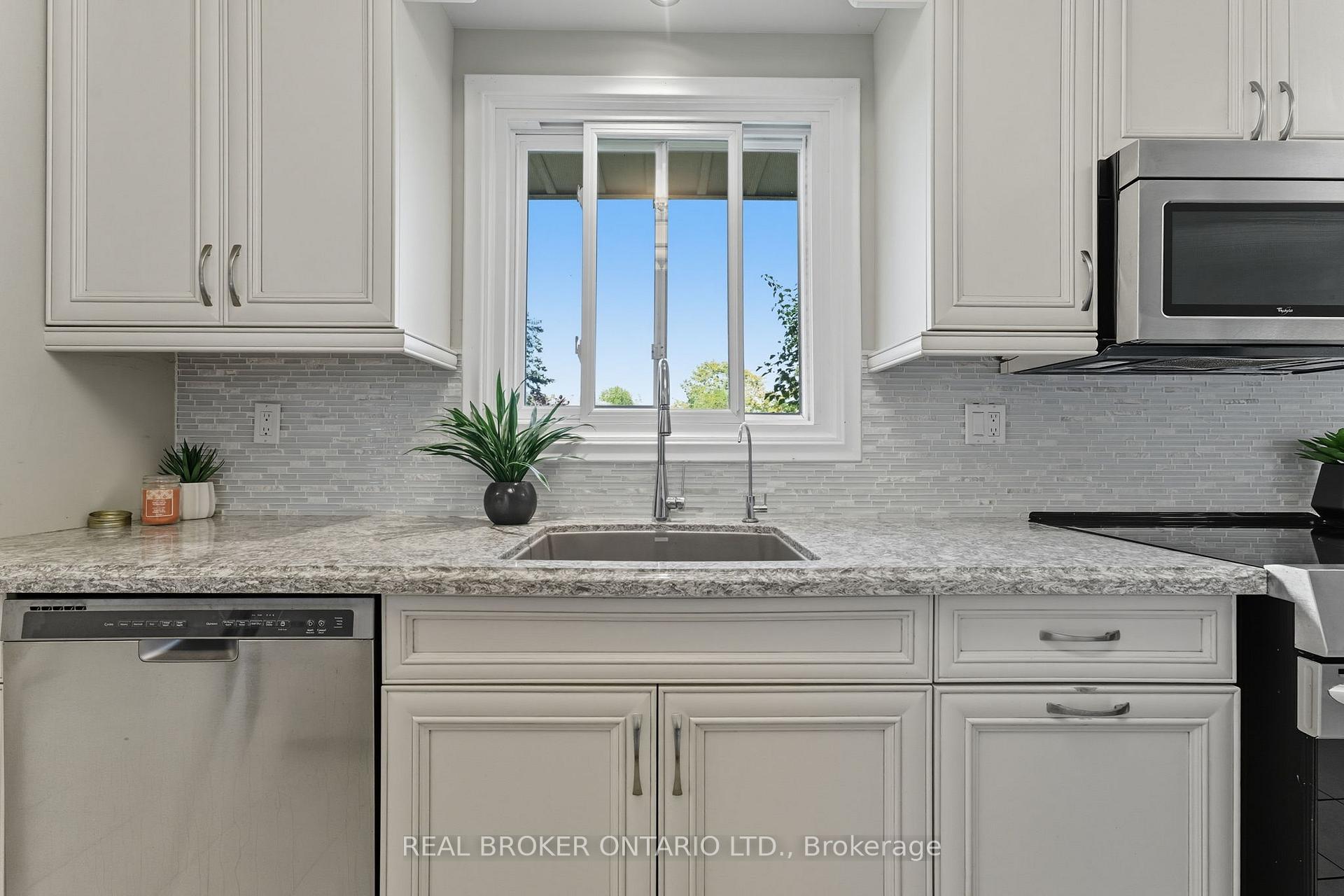 Photo 11 of 39 Carriage Road, Norfolk, Simcoe — HOMEH