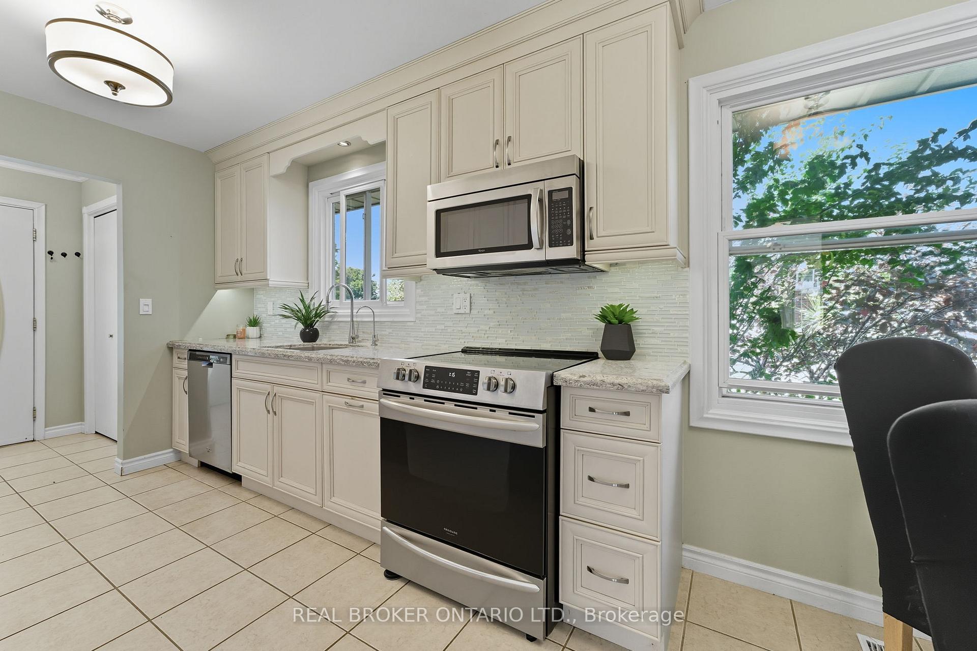 Photo 12 of 39 Carriage Road, Norfolk, Simcoe — HOMEH