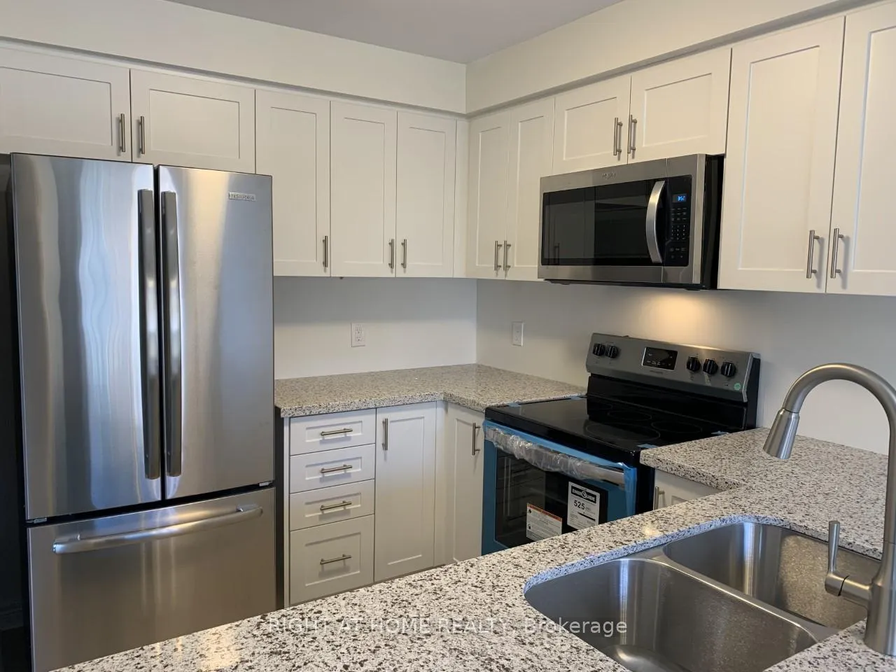Photo 3 of 3083 Highbourne Crescent, Oakville, Bronte Creek — HOMEH