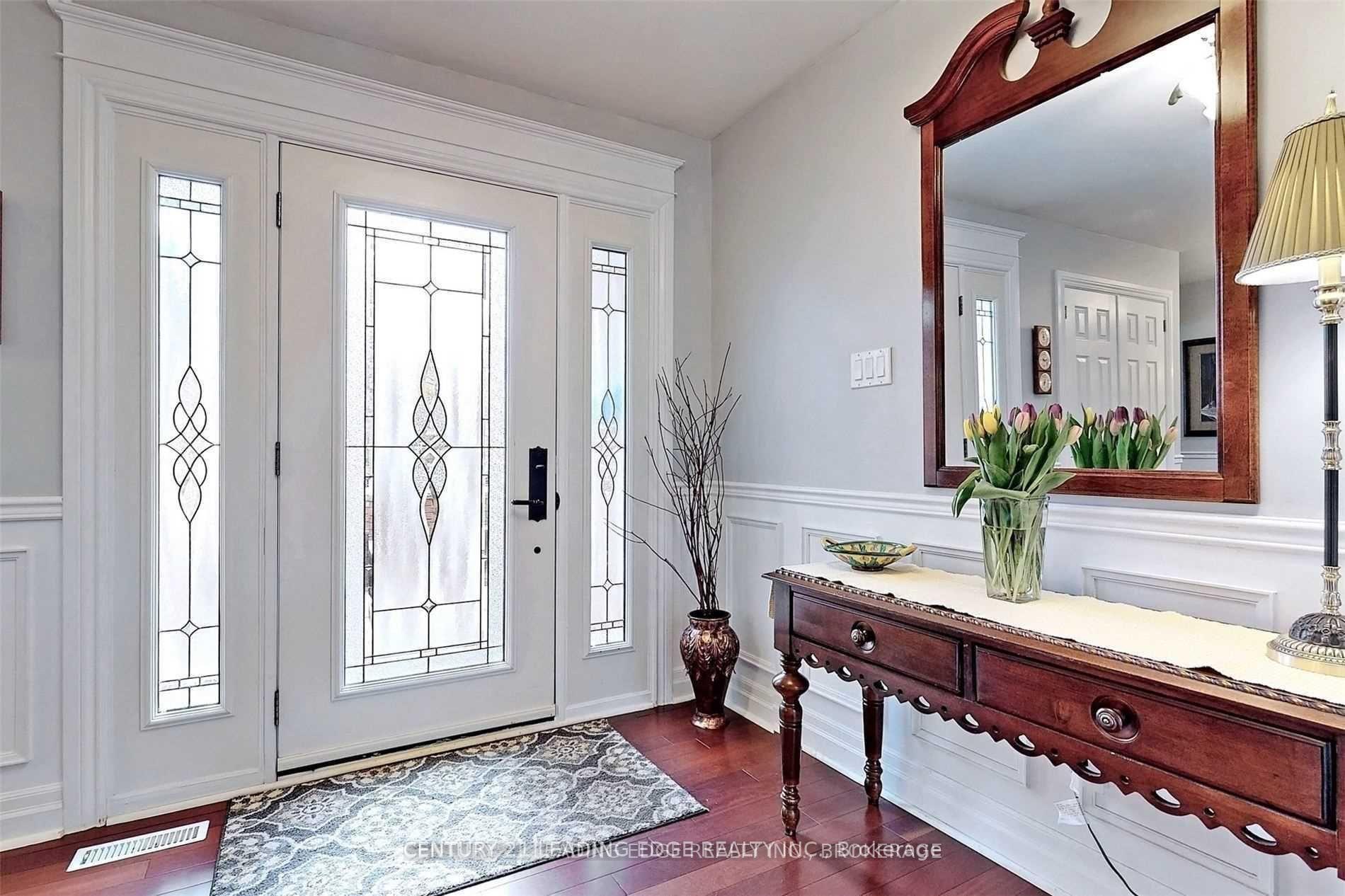 Photo 4 of 24 Marie Court, Markham, Thornhill — HOMEH