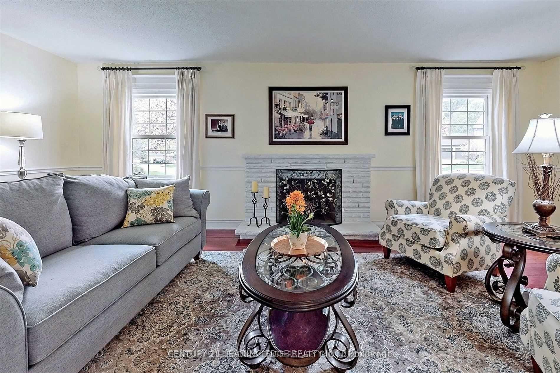 Photo 8 of 24 Marie Court, Markham, Thornhill — HOMEH