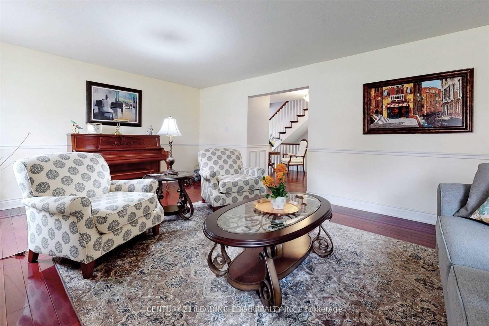 Photo 10 of 24 Marie Court, Markham, Thornhill — HOMEH