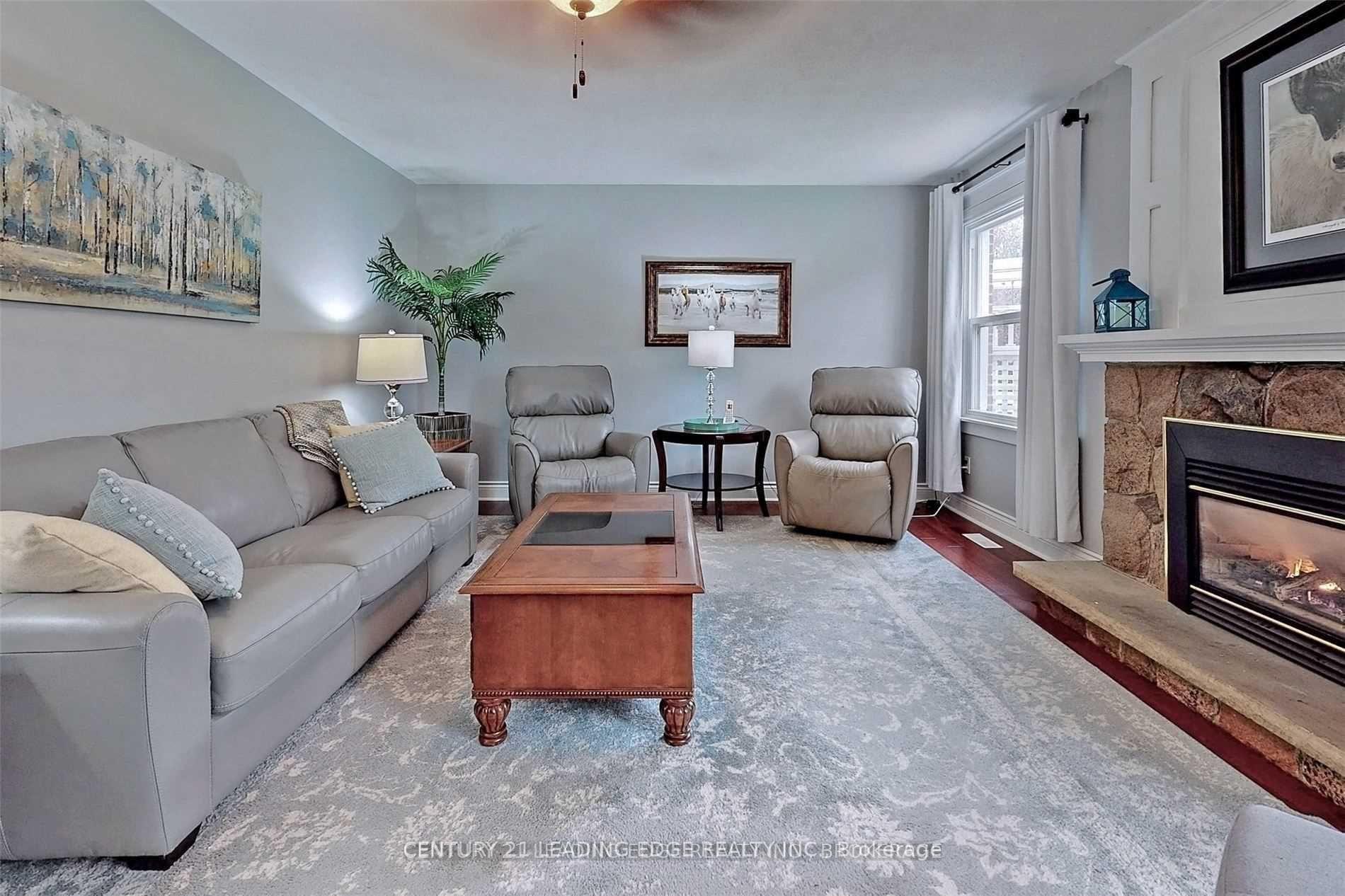 Photo 11 of 24 Marie Court, Markham, Thornhill — HOMEH