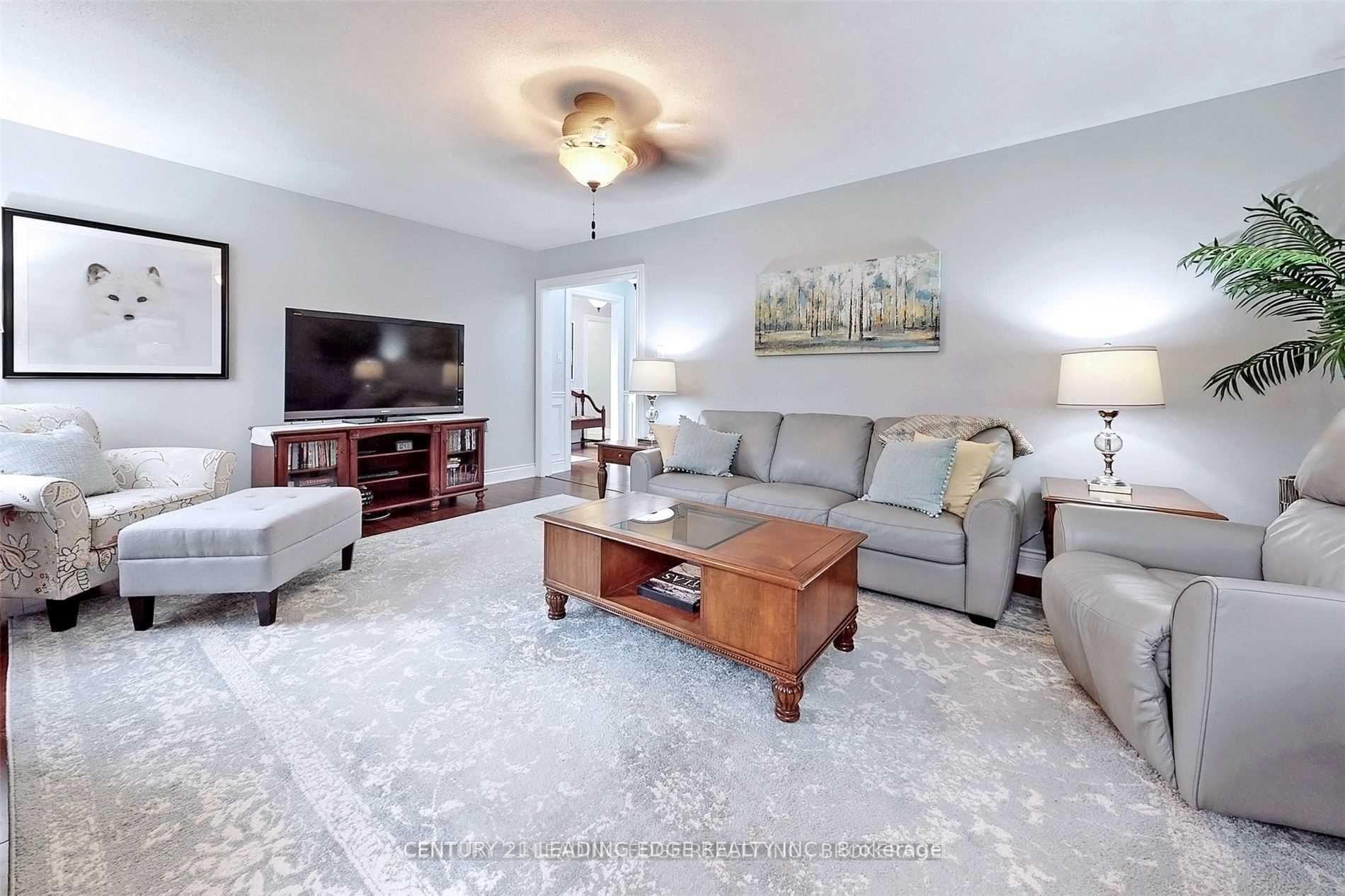 Photo 12 of 24 Marie Court, Markham, Thornhill — HOMEH