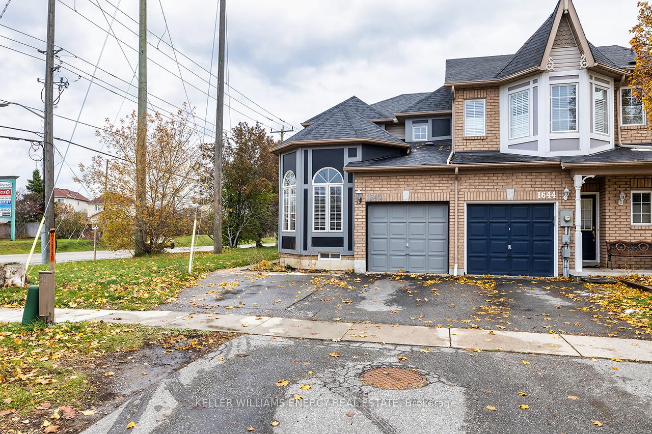 Photo 2 of 1642 Woodgate Trail, Oshawa, Samac — HOMEH
