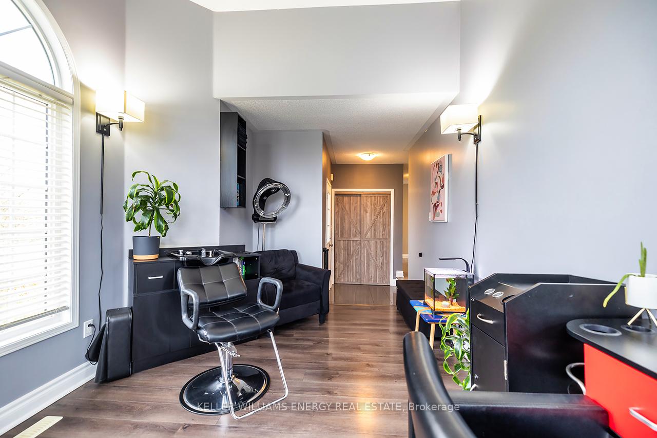 Photo 8 of 1642 Woodgate Trail, Oshawa, Samac — HOMEH