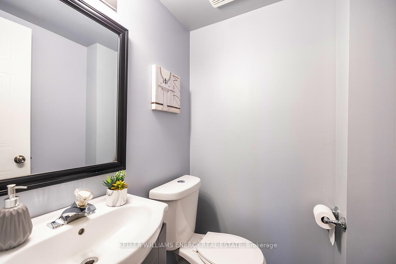 Photo 9 of 1642 Woodgate Trail, Oshawa, Samac — HOMEH