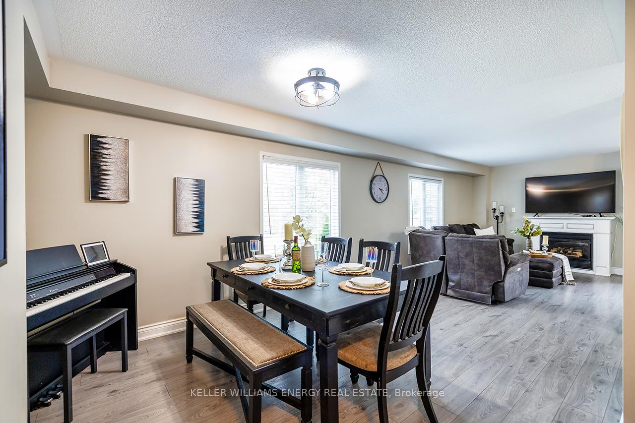 Photo 10 of 1642 Woodgate Trail, Oshawa, Samac — HOMEH