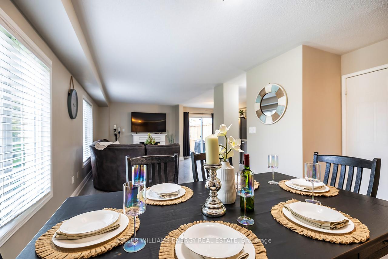 Photo 12 of 1642 Woodgate Trail, Oshawa, Samac — HOMEH