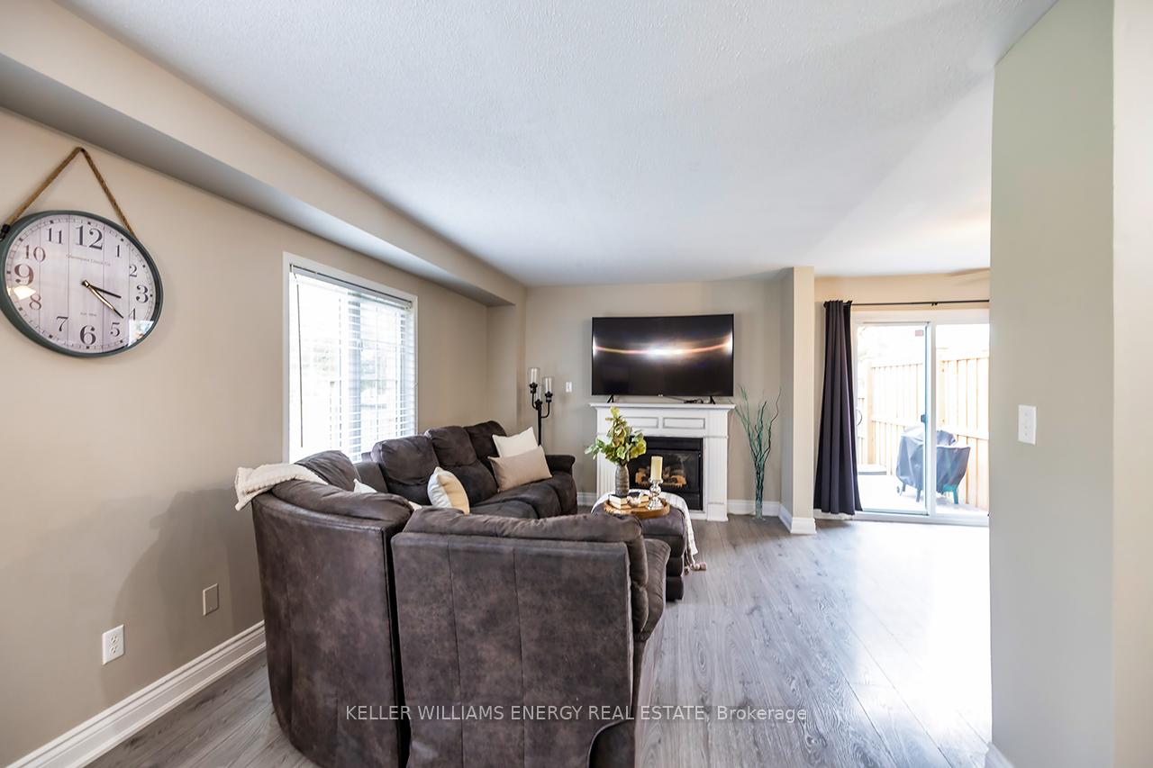 Photo 13 of 1642 Woodgate Trail, Oshawa, Samac — HOMEH