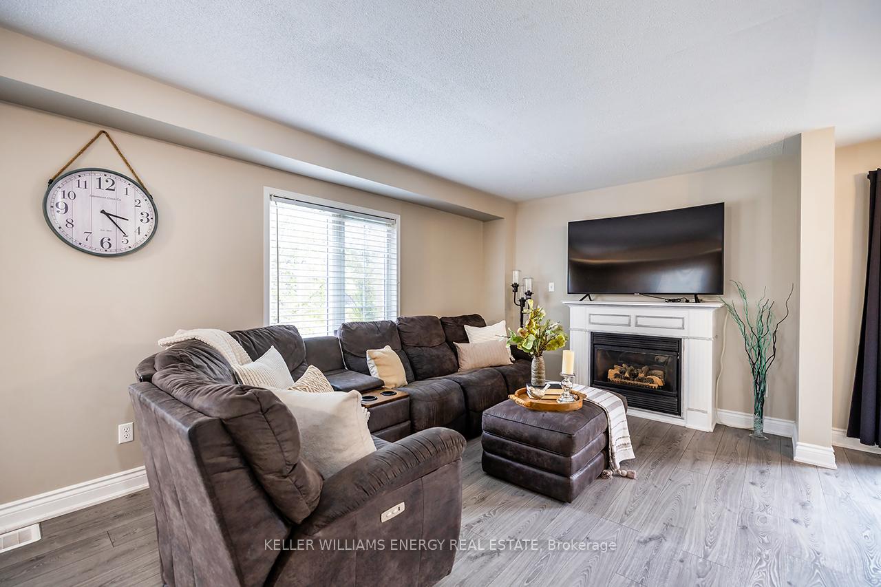 Photo 14 of 1642 Woodgate Trail, Oshawa, Samac — HOMEH