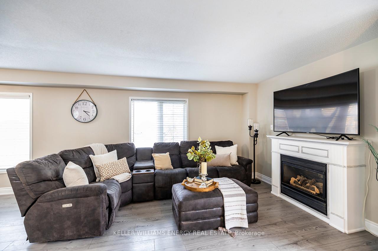 Photo 16 of 1642 Woodgate Trail, Oshawa, Samac — HOMEH