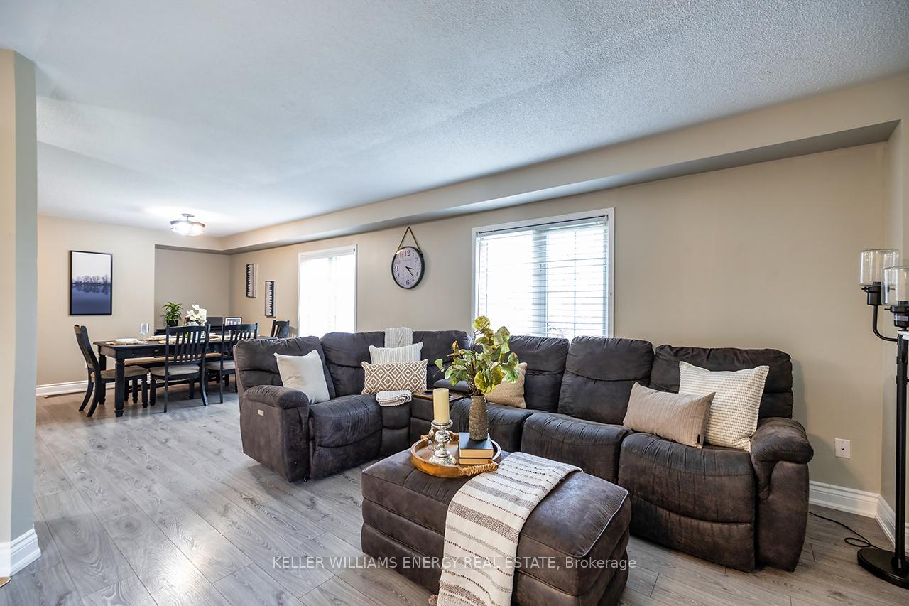Photo 17 of 1642 Woodgate Trail, Oshawa, Samac — HOMEH