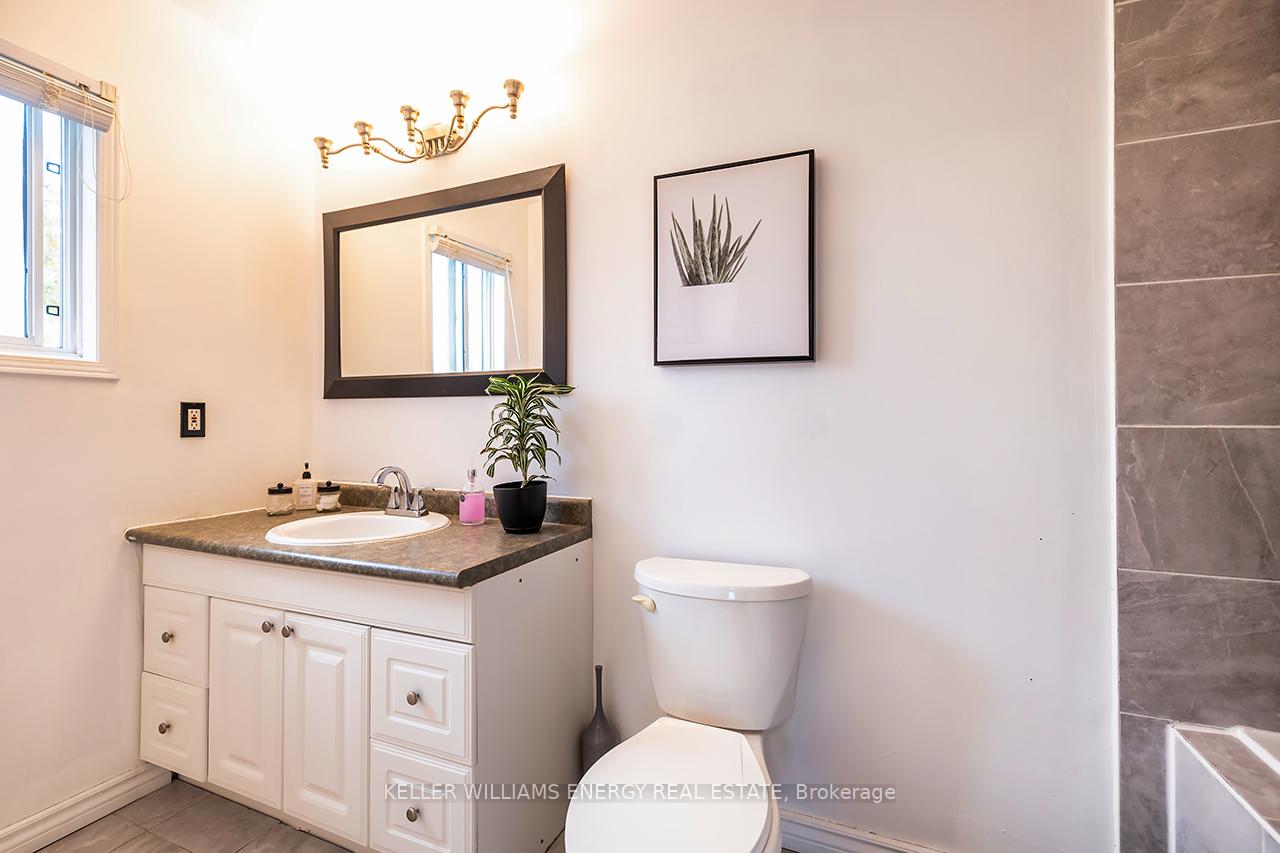 Photo 27 of 1642 Woodgate Trail, Oshawa, Samac — HOMEH