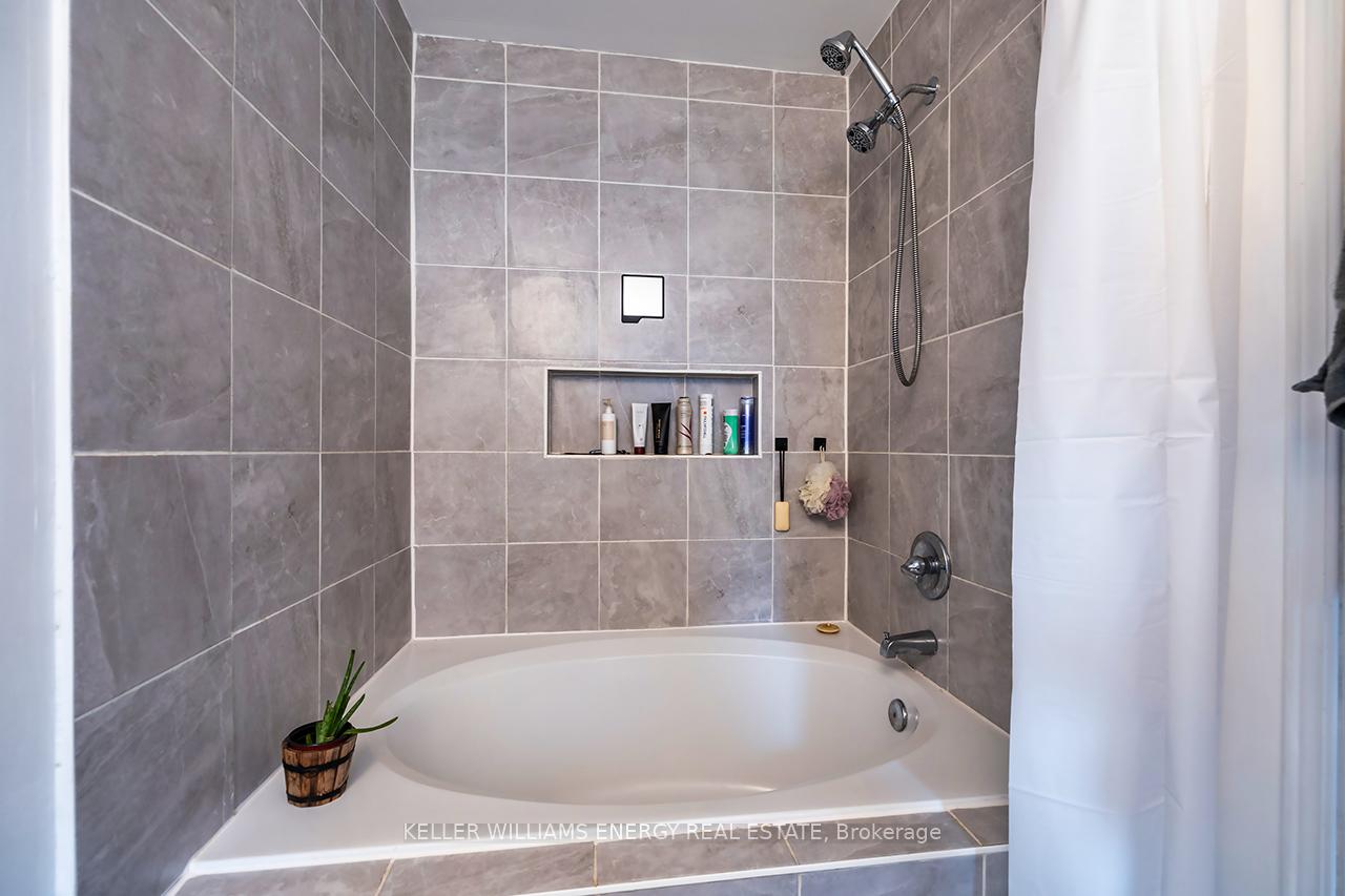 Photo 28 of 1642 Woodgate Trail, Oshawa, Samac — HOMEH