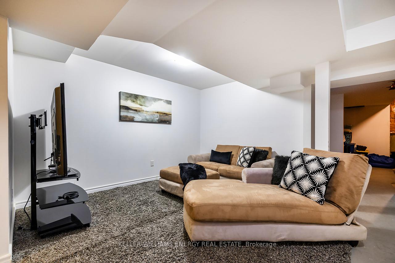 Photo 33 of 1642 Woodgate Trail, Oshawa, Samac — HOMEH