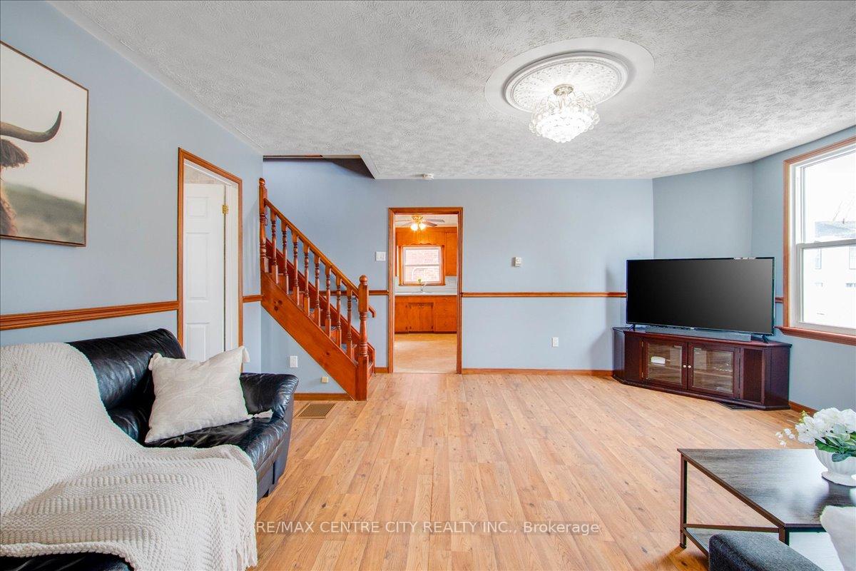 Photo 10 of 307 Clayton Street E, North Perth, Listowel — HOMEH