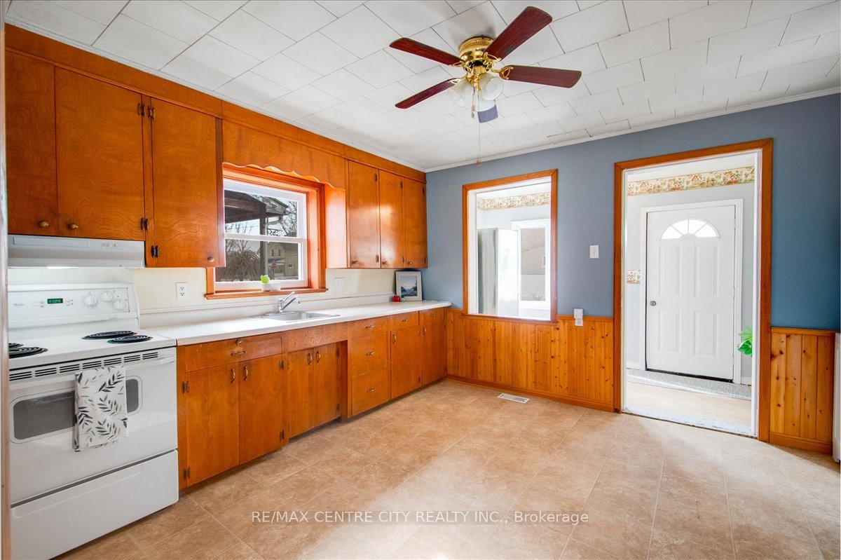 Photo 16 of 307 Clayton Street E, North Perth, Listowel — HOMEH