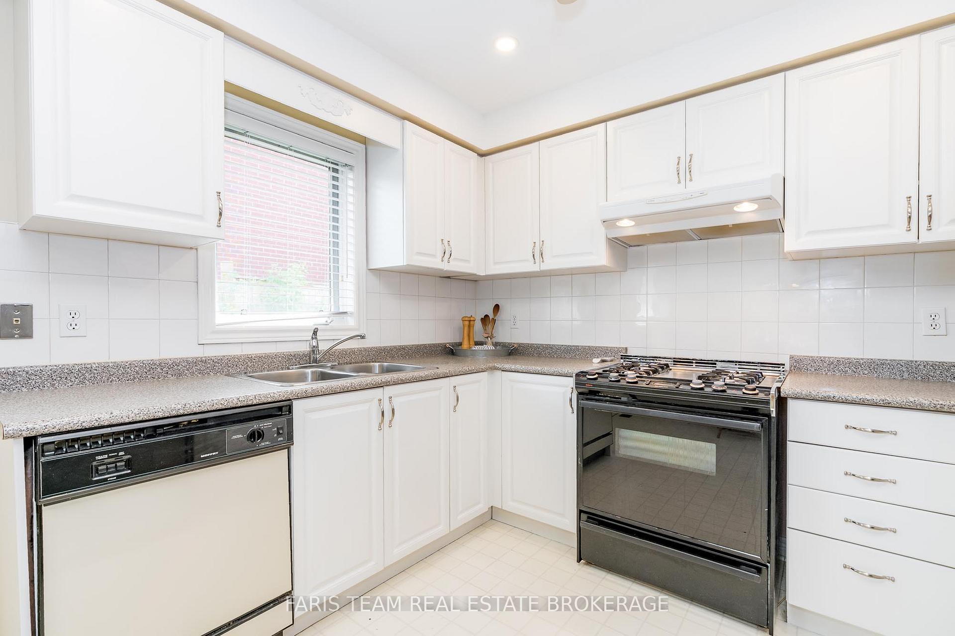 Photo 4 of 190 Bowerman Boulevard, New Tecumseth, Alliston — HOMEH