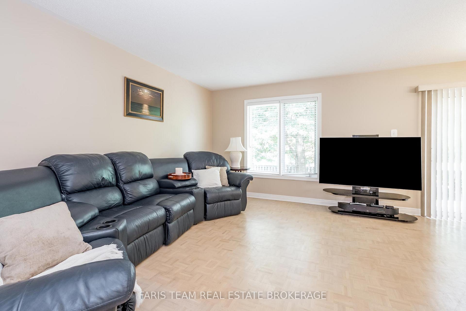 Photo 9 of 190 Bowerman Boulevard, New Tecumseth, Alliston — HOMEH