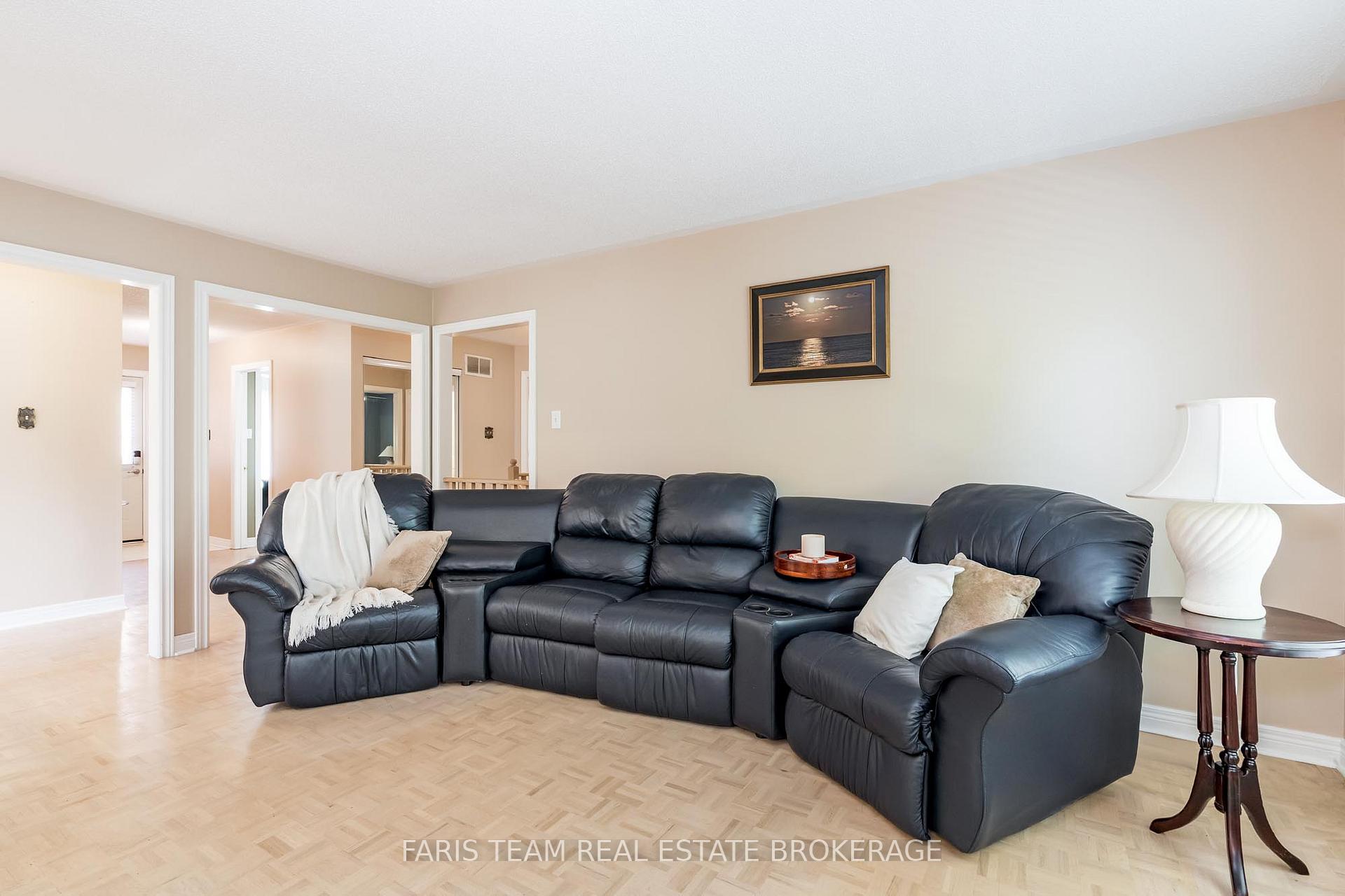 Photo 10 of 190 Bowerman Boulevard, New Tecumseth, Alliston — HOMEH