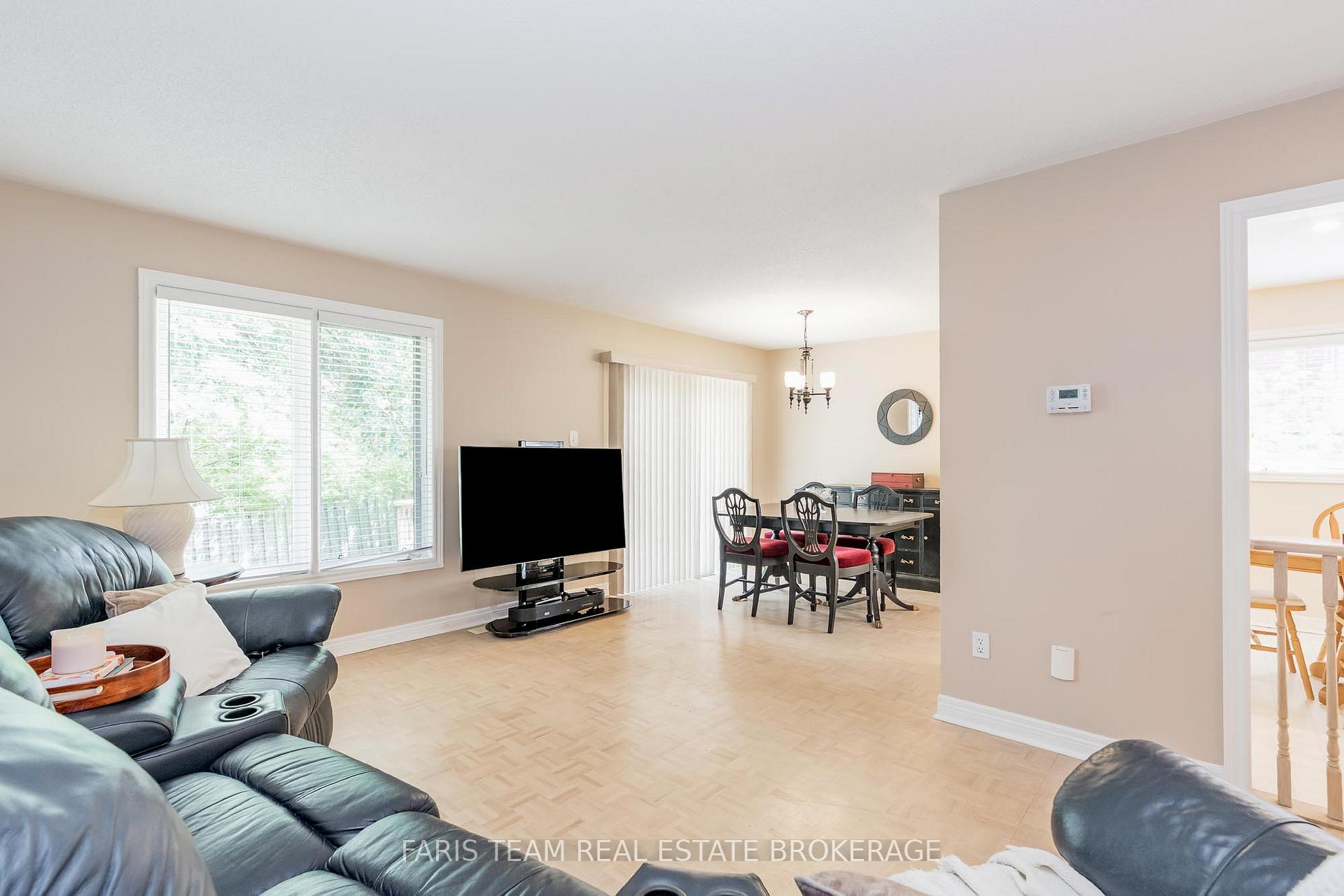 Photo 11 of 190 Bowerman Boulevard, New Tecumseth, Alliston — HOMEH