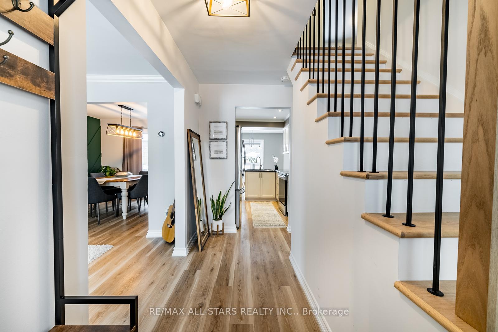 Photo 6 of 155 Willow Lane, Newmarket, Bristol-London — HOMEH