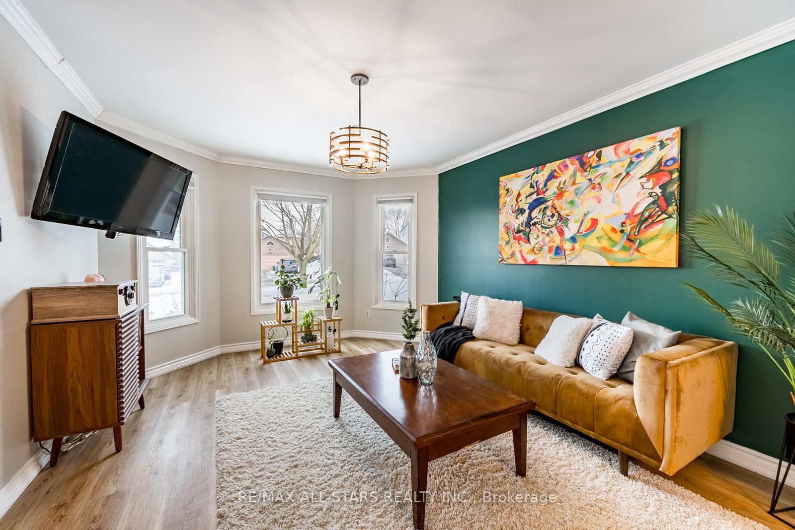 Photo 8 of 155 Willow Lane, Newmarket, Bristol-London — HOMEH