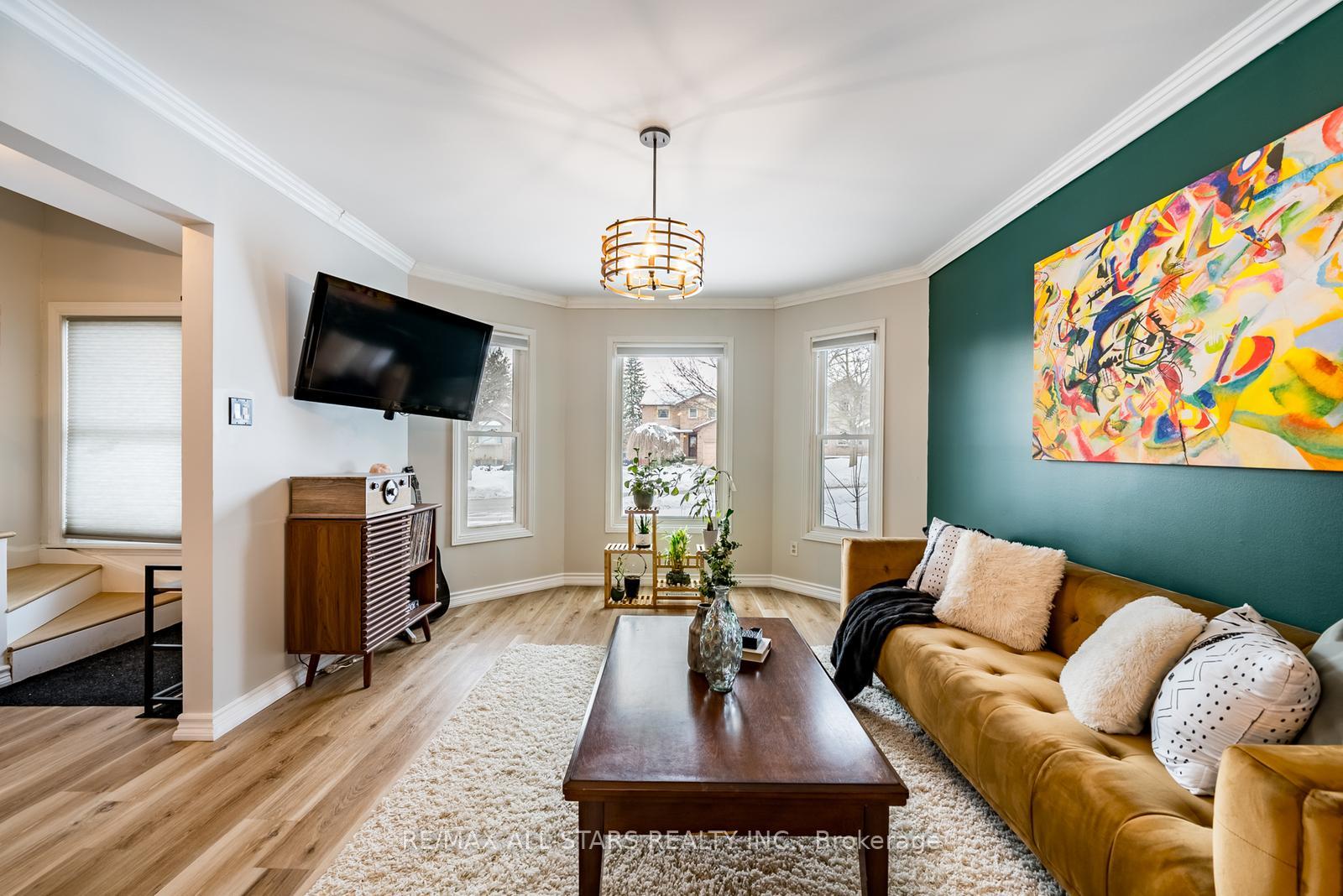 Photo 9 of 155 Willow Lane, Newmarket, Bristol-London — HOMEH