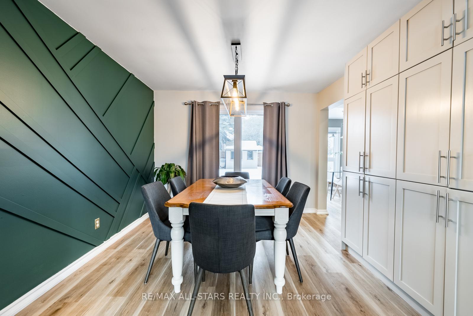 Photo 11 of 155 Willow Lane, Newmarket, Bristol-London — HOMEH
