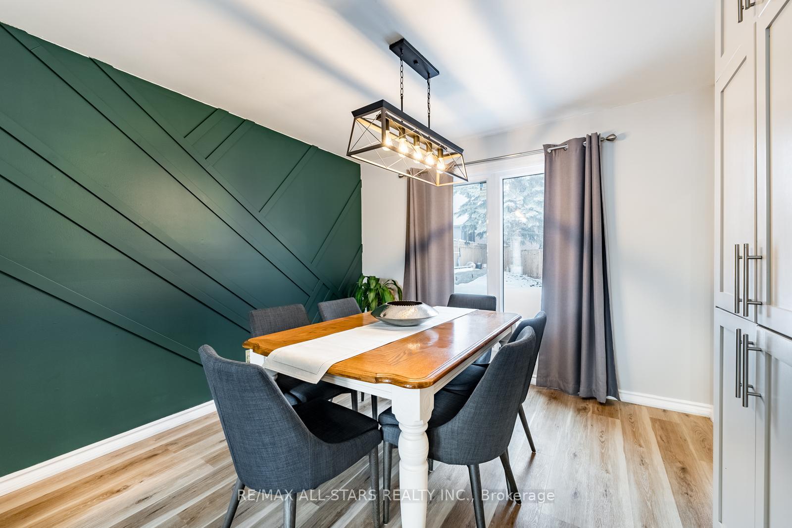 Photo 12 of 155 Willow Lane, Newmarket, Bristol-London — HOMEH