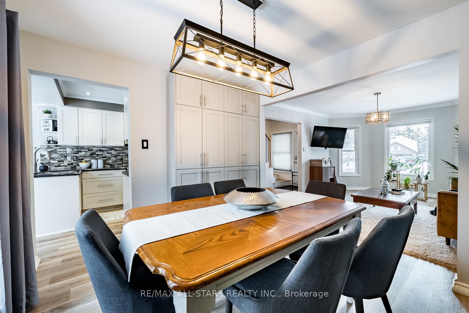 Photo 13 of 155 Willow Lane, Newmarket, Bristol-London — HOMEH