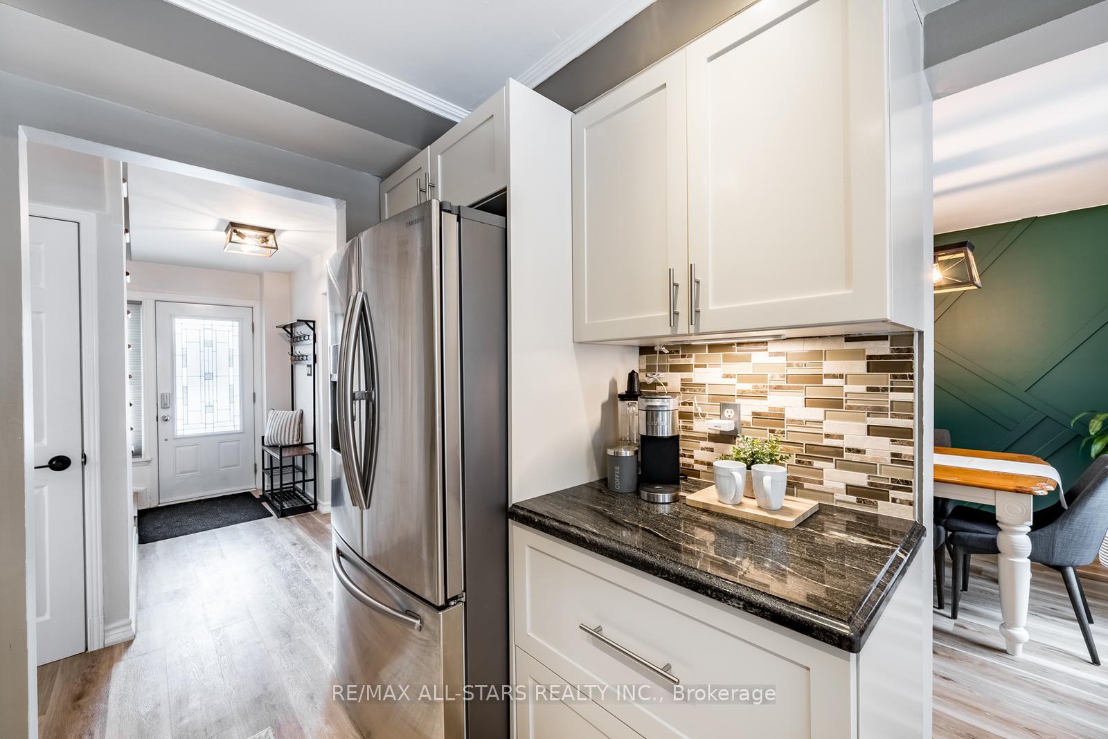 Photo 16 of 155 Willow Lane, Newmarket, Bristol-London — HOMEH