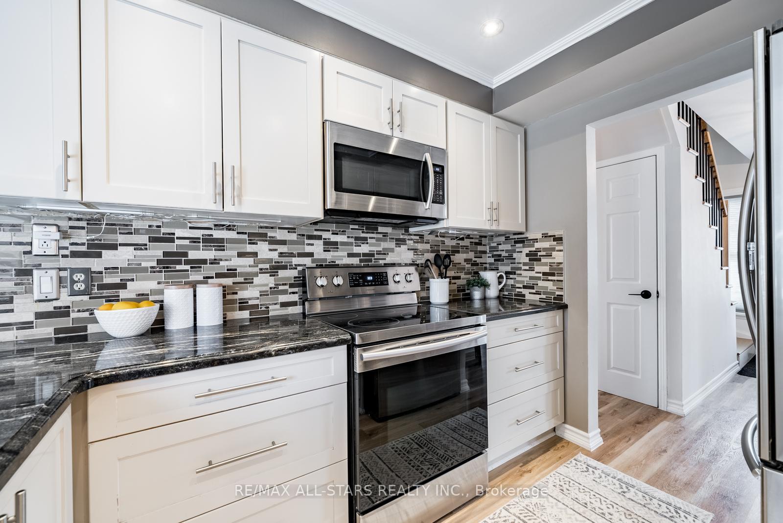 Photo 17 of 155 Willow Lane, Newmarket, Bristol-London — HOMEH
