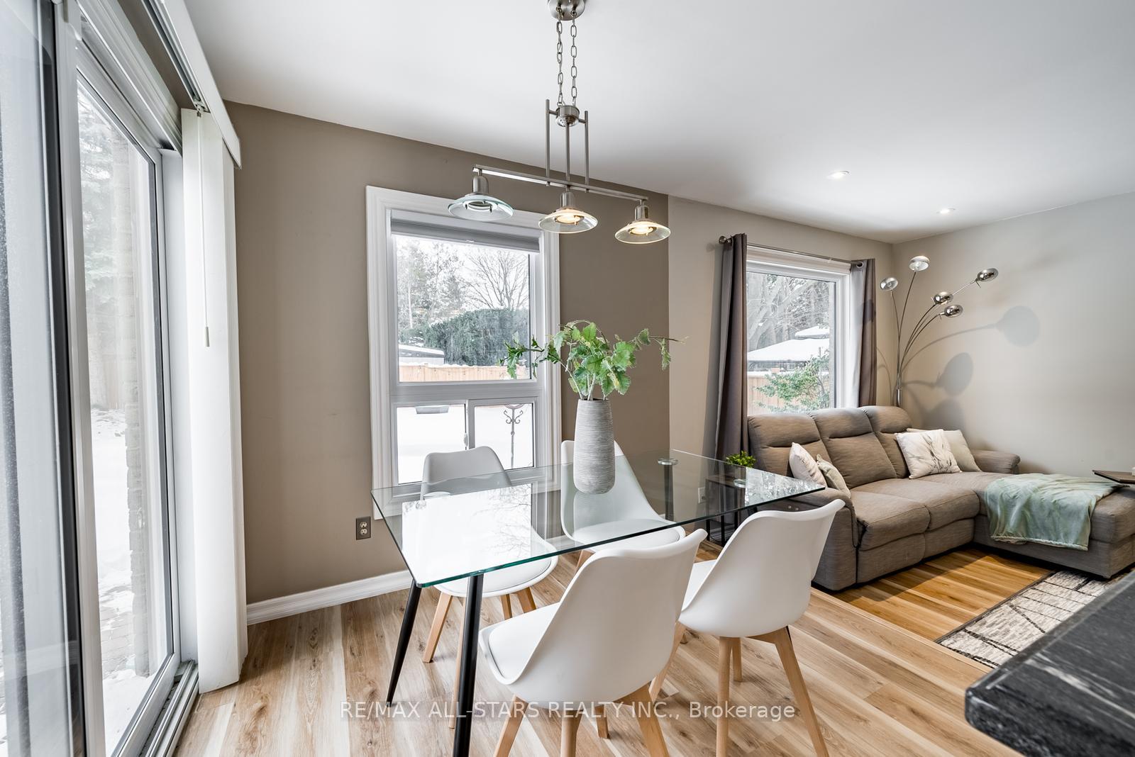 Photo 18 of 155 Willow Lane, Newmarket, Bristol-London — HOMEH