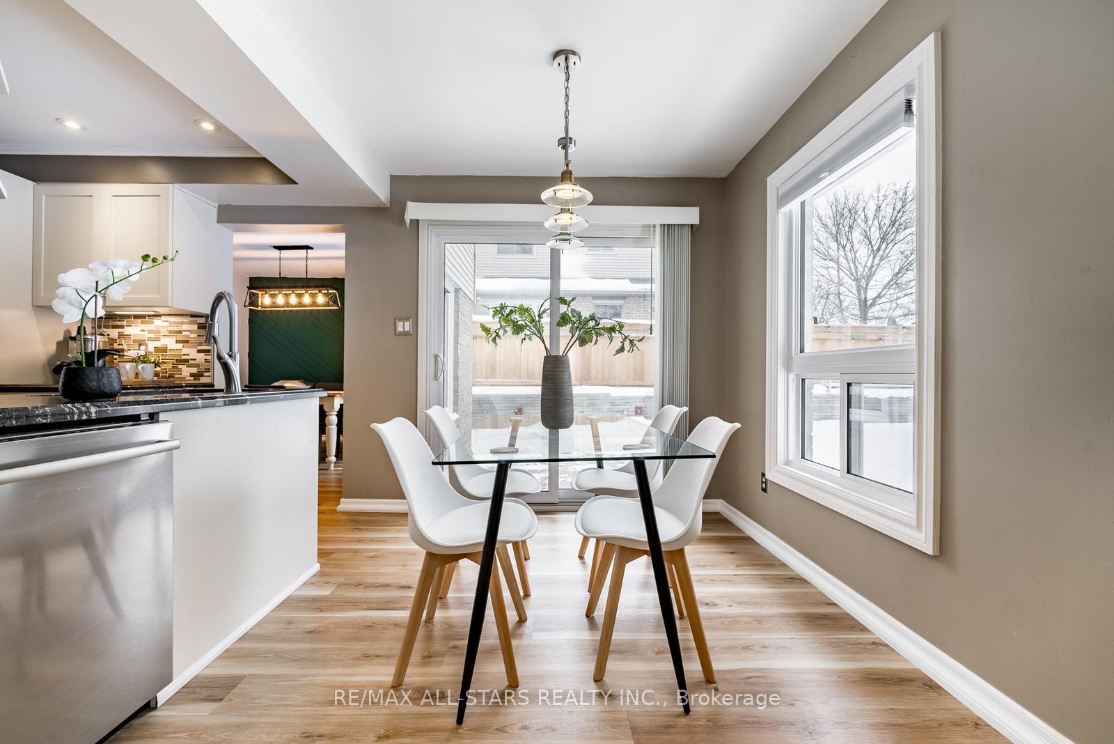 Photo 19 of 155 Willow Lane, Newmarket, Bristol-London — HOMEH